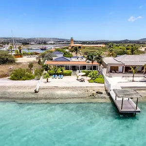 beautiful-oceanfront-villa-for-divers-peace-seekers-and.comcaribbean.com/