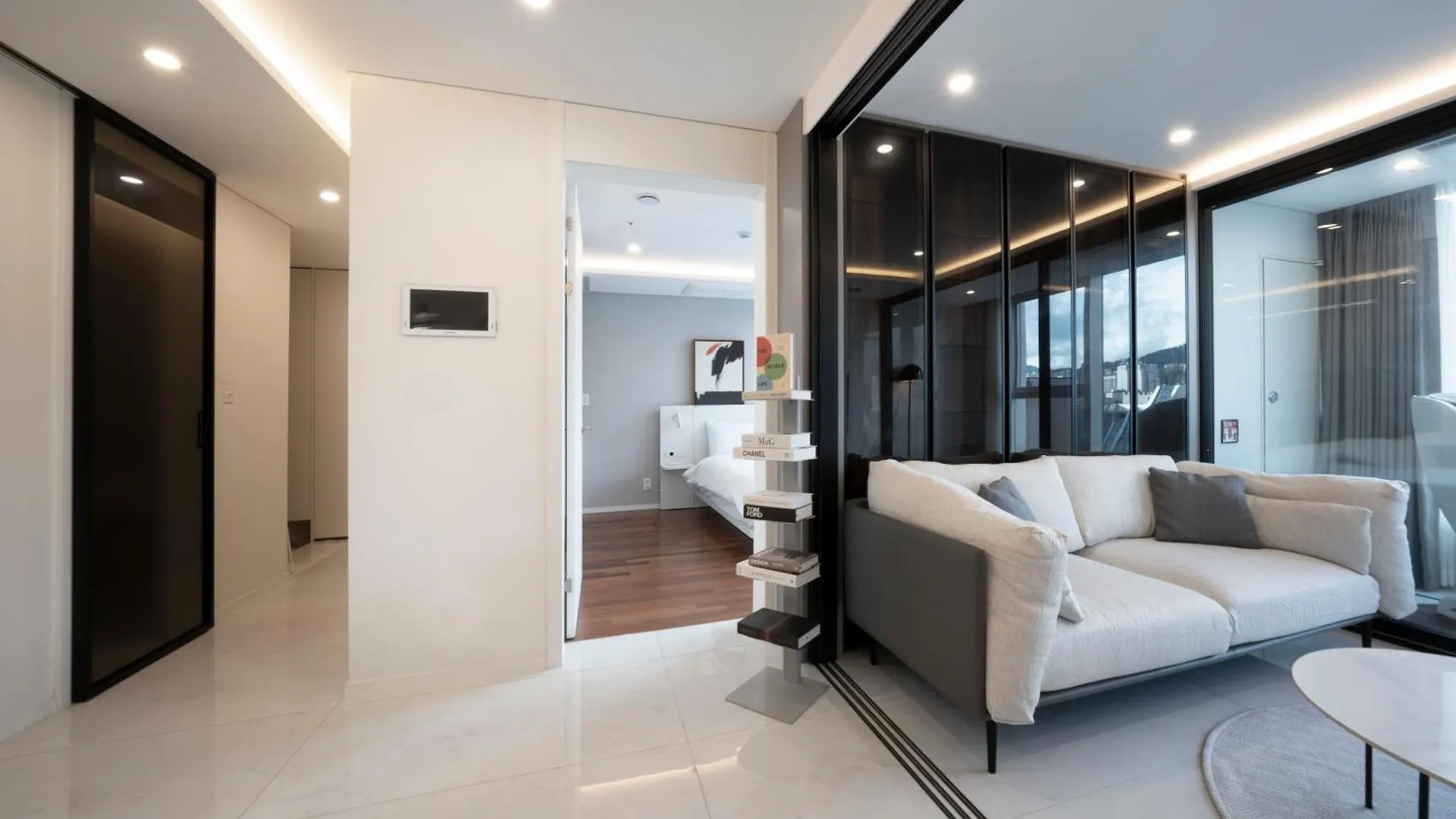 Uh Flat The Seocho Apartment Seoul